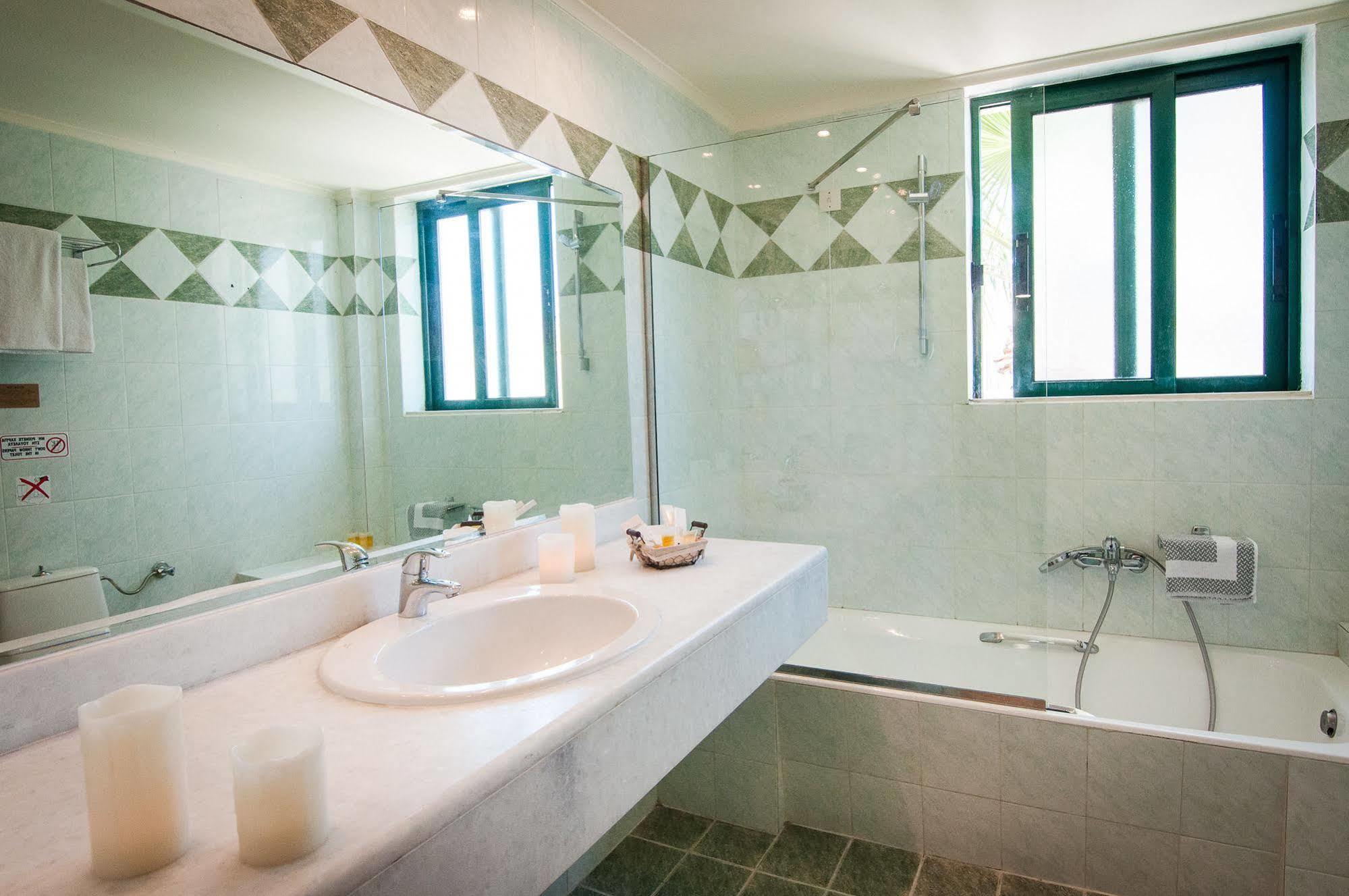 Phoenix Hotel 4*